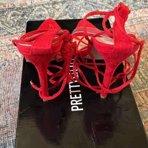 PRETTY LIL THING WRAP AROUND SANDAL🔥🔥 - Picture 2 of 6